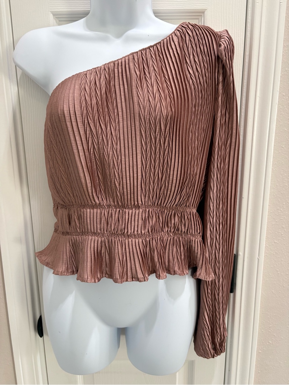 Astr One-Shoulder Pleated Mauve Top